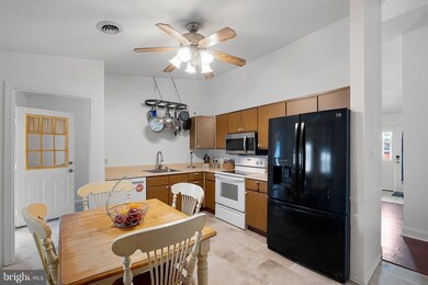 9 Honeysuckle Dr, Newark, DE 19702 - photo 6