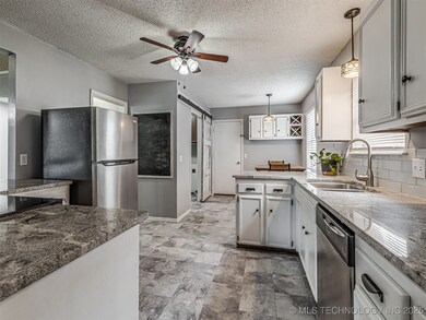 228 W Keywest St, Broken Arrow, OK 74011 - photo 5