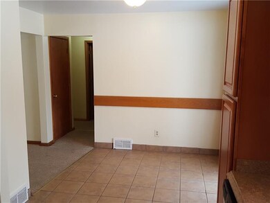 IN ABSENCE OF A FORMAL dining room, kitchen has am