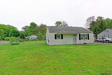 7 Beatrice Ln, Albany, NY 12205 - photo 2