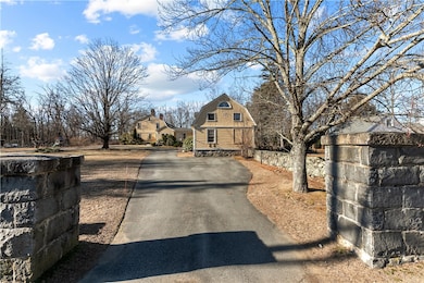 237 Commonwealth Ave, Warwick, RI 02886 - photo 4