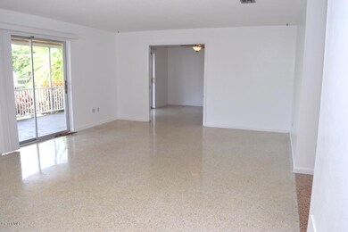 HUGE LIVING ROOM W CANAL VIEWS!