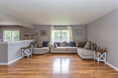 12995 Quarterback Ln, Fishers, IN 46037 - photo 4