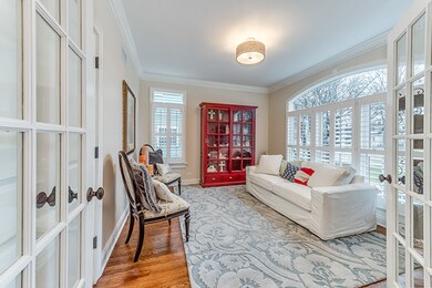 717 E Evergreen St, Wheaton, IL 60187 - photo 2