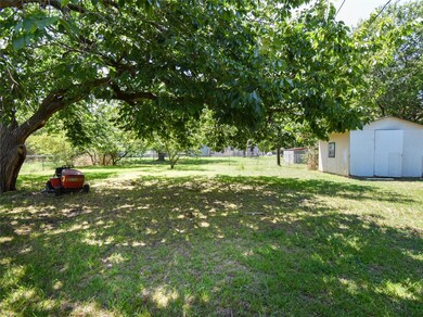 1811 Mill St, Gainesville, TX 76240 - photo 4