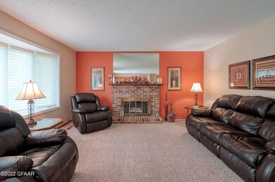 2328 W Springbrook Ct, Grand Forks, ND 58201 - photo 7