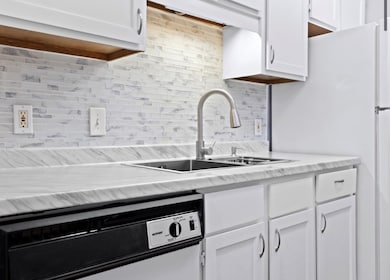 Oak Hollow Condominiums unit 2001A, Dallas, TX 75231 - photo 6