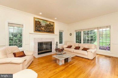 8521 Huntspring Dr, Lutherville Timonium, MD 21093 - photo 2