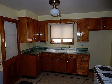 475 Duwell St, Johnstown, PA 15906 - photo 4