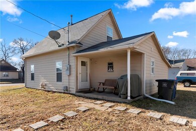 2838 E Walnut St, Des Moines, IA 50317 - photo 2