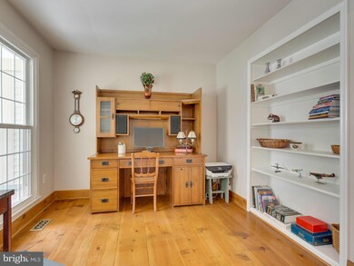 6803 Bluecurl Cir, Springfield, VA 22152 - photo 3