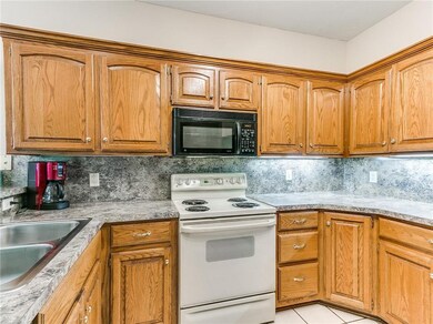 2137 NE 13th St, Moore, OK 73160 - photo 7