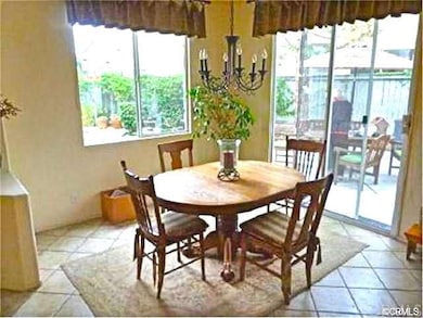 Family/dining room