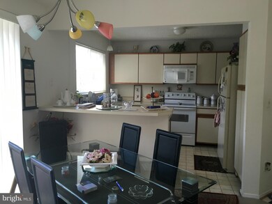 11725 Summerchase Cir unit 11725B, Reston, VA 20194 - photo 6