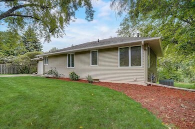 15617 Randall Ln, Minnetonka, MN 55345 - photo 4