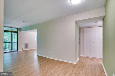1652 Parkcrest Cir unit 201, Reston, VA 20190 - photo 6