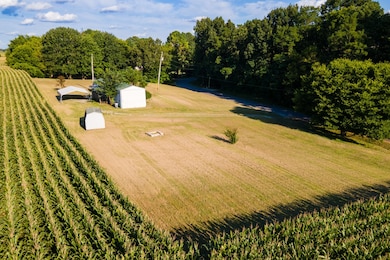 6056 S Lamont Rd, Springfield, TN 37172 - photo 5