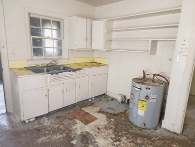 1207 Edgerly Ave, Albany, GA 31707 - photo 6