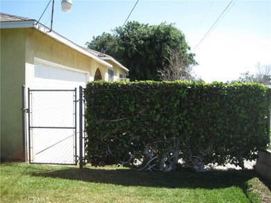 SMALL GATE FROM GARAGE