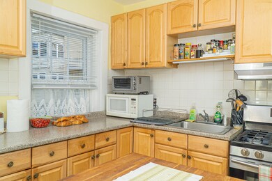 566 Wilmot Ave unit 4, Bridgeport, CT 06607 - photo 4