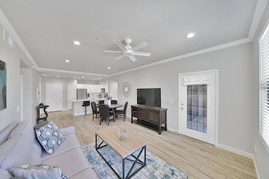 1022 Family Room 3