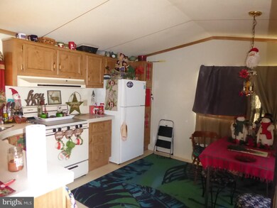939 Cut Off Rd, Keyser, WV 26726 - photo 4