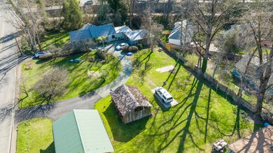 1780 Cloverlawn Dr, Grants Pass, OR 97527 - photo 2