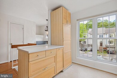 8305 Southern Oaks Ct, Lorton, VA 22079 - photo 4