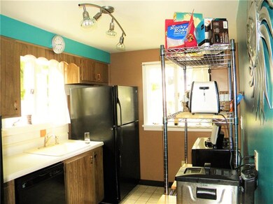 Galle kitchen with built ins.