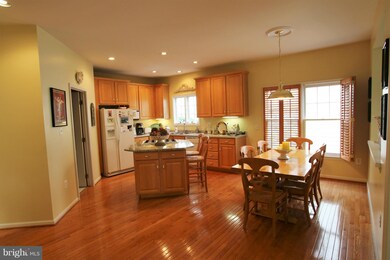 9933 Bickley Ct, Vienna, VA 22181 - photo 7