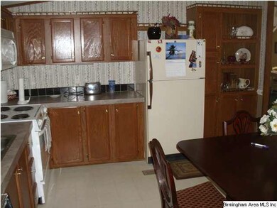 KITCHEN ALL APPLIANCES TOO REMAIN
