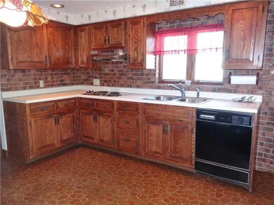 Kitchen. Lg. EIK, solid oak cabinets..so nice!!!
