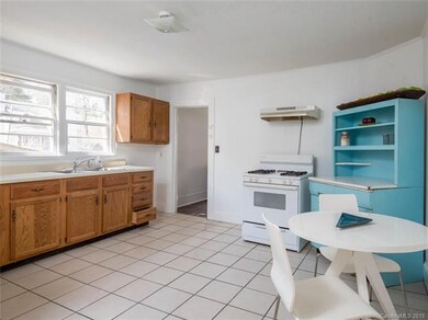 32 Richie St, Asheville, NC 28801 - photo 4