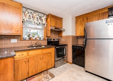 11 Sparkill St, Waltham, MA 02452 - photo 4