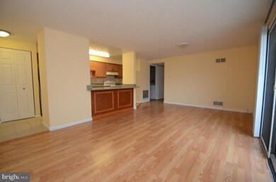 19609 Gunners Branch Rd, Germantown, MD 20876 - photo 3