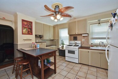 191 Chandler Ave, Pawtucket, RI 02860 - photo 3