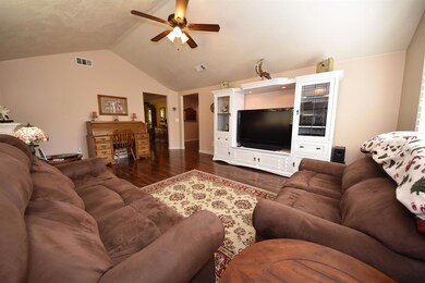 1039 Iris Cir, Central Point, OR 97502 - photo 7