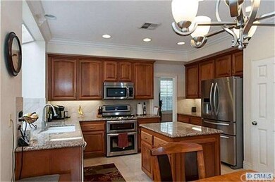 The upgraded Kitchen features Cherry Cabinets, Sta