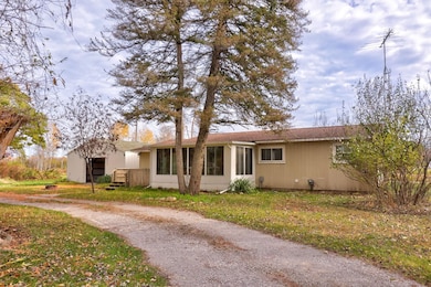 5675 Oak Rd, Vassar, MI 48768 - photo 2