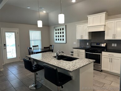 7321 S Hemlock Ave, Broken Arrow, OK 74011 - photo 6