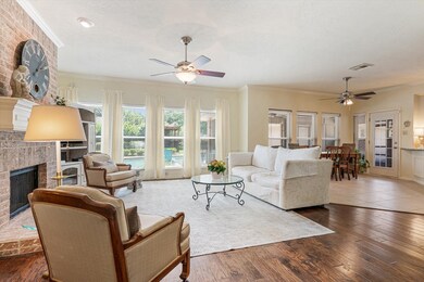 1702 Keystone Dr, Friendswood, TX 77546 - photo 4