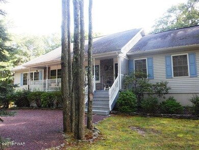 807 E Spur Ct, Hawley, PA 18428 - photo 2