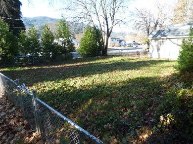 314 Broadway St, Rogue River, OR 97537 - photo 2