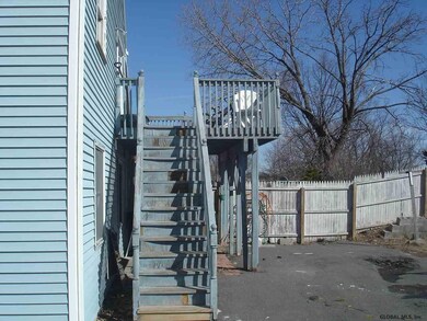 880 Lark Dr, Albany, NY 12210 - photo 4