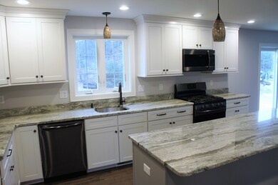 600 Colburn Ave, Dracut, MA 01826 - photo 6