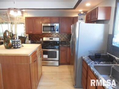 1848 W 6th St, Davenport, IA 52802 - photo 5