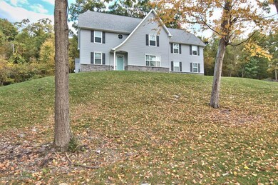 119 Godfreys Gate, Stroudsburg, PA 18360 - photo 2