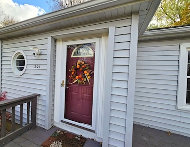 301 W Sugnet Rd, Midland, MI 48640 - photo 4