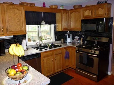 Kitchen. A chief s delight! Kitchen updated 2005, 