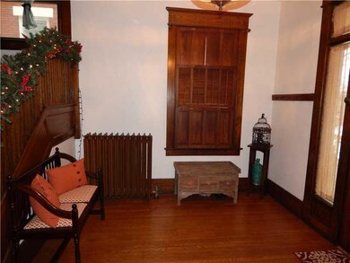 Entry/Foyer.